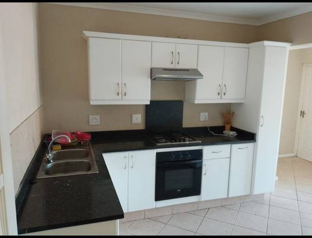 2 BEDROOM PROPERTY TO RENT IN WEST HILL